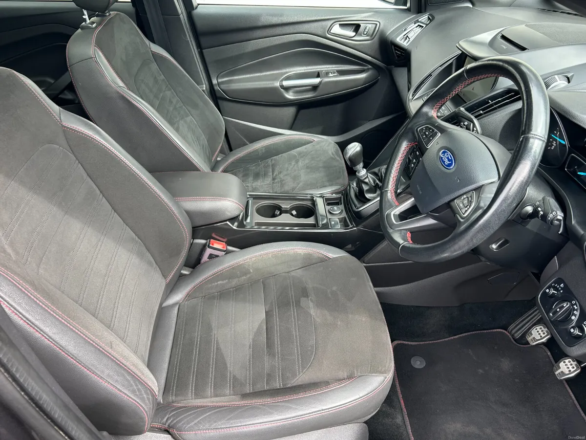 181 Ford Kuga ST-Line 1.5 TDCI 120PS - Pan Roof - Image 5
