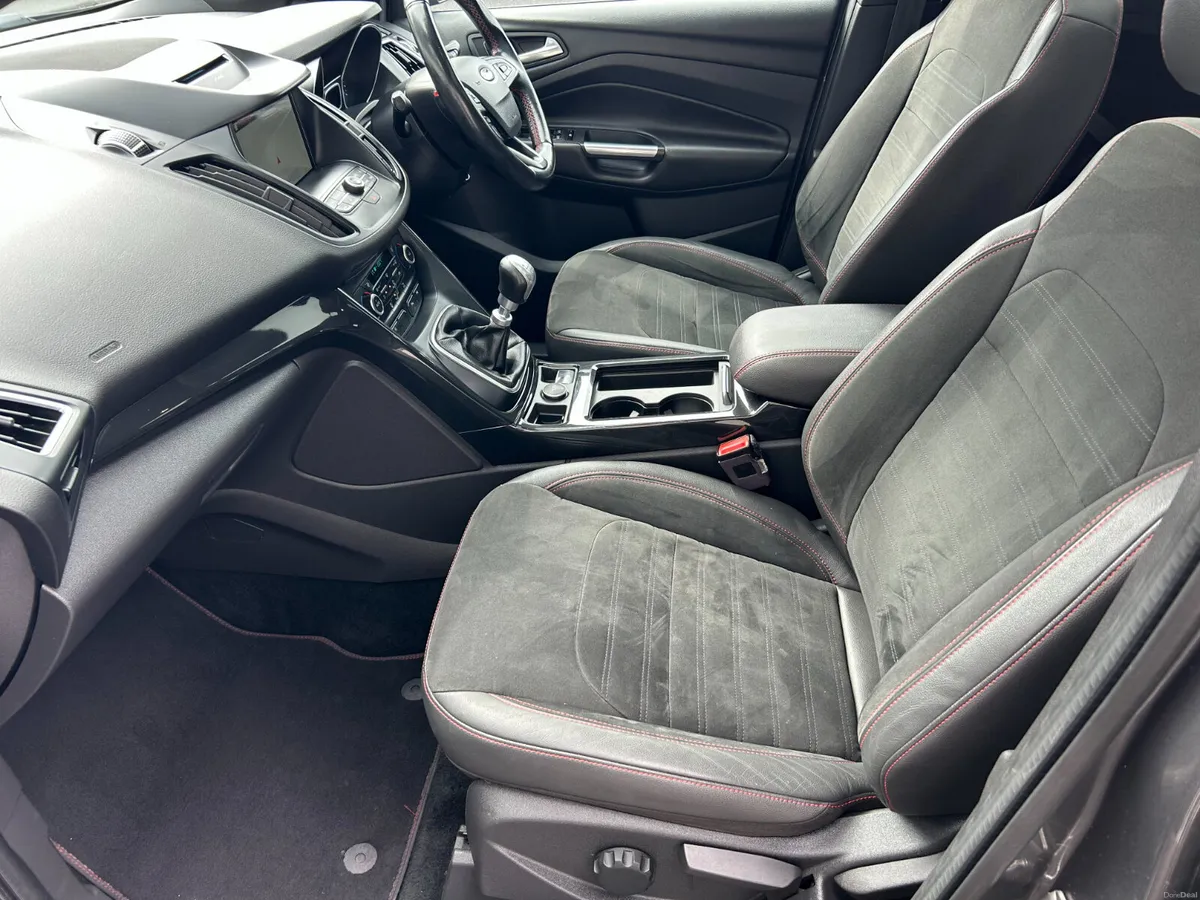 181 Ford Kuga ST-Line 1.5 TDCI 120PS - Pan Roof - Image 6