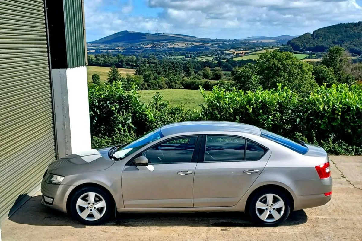142 SKODA OCTAVIA 1.6TDi ☆ IMMACULATE ☆ - Image 2