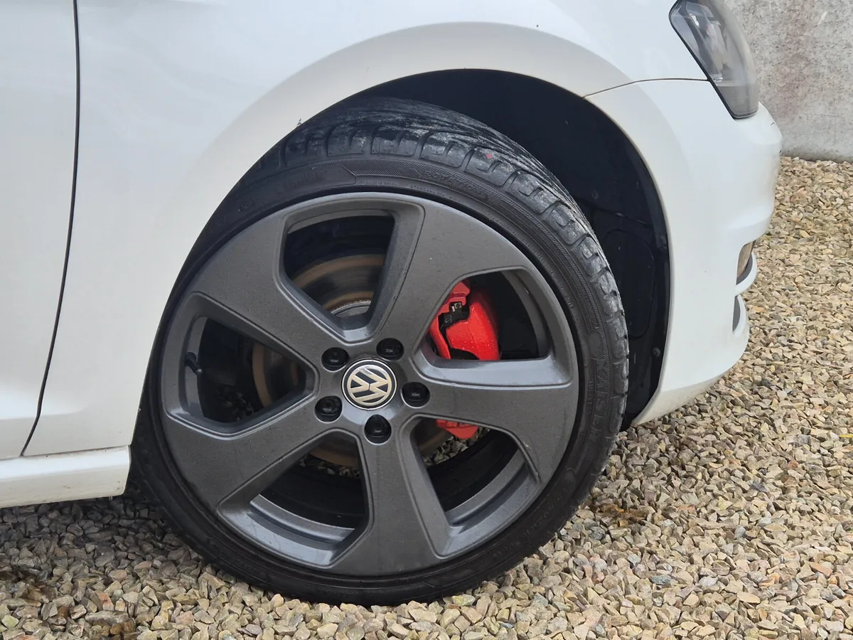 VOLKSWAGEN GOLF ESTATE AUTO - Image 3