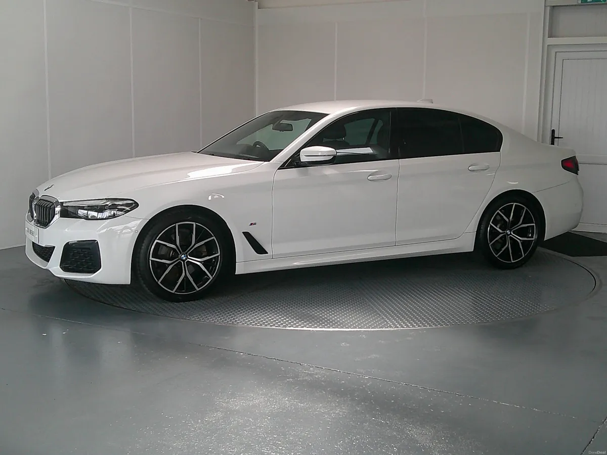 BMW 5-Series 2023 - Image 3