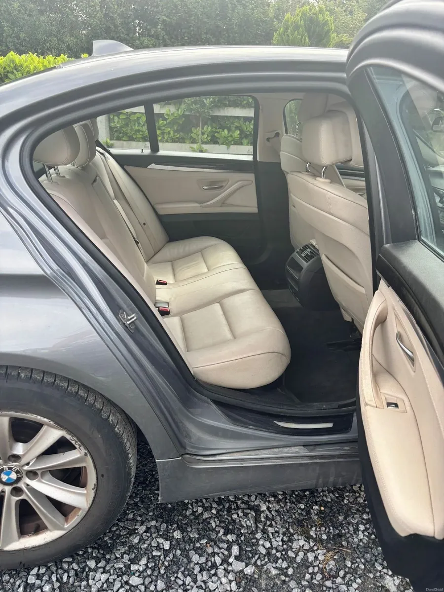 BMW 5-Series 2011 - Image 2