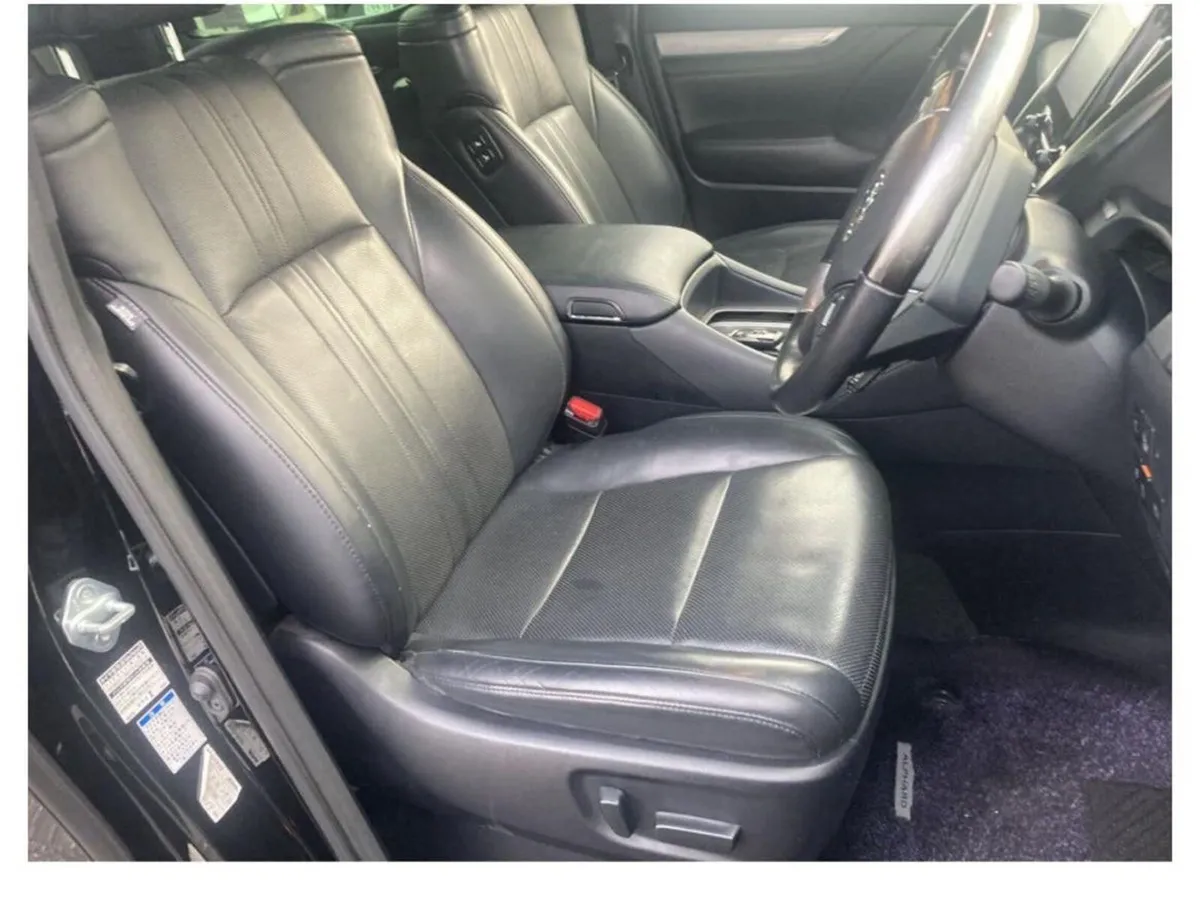 TOYOTA ALPHARD HYBRID S EXECUTIVE LOUNGE 2.5 4x4 - Image 4