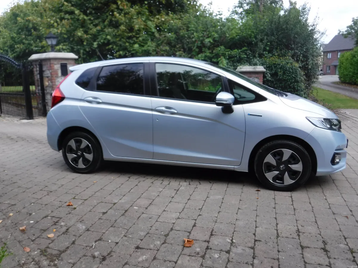 HONDA FIT 1.5 AUTO HYBRID L-SPEC LOW MILEAGE - Image 2