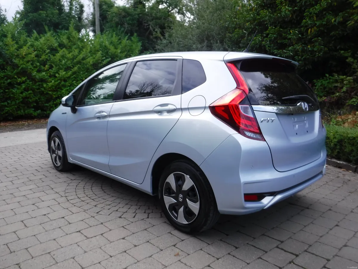 HONDA FIT 1.5 AUTO HYBRID L-SPEC LOW MILEAGE - Image 4