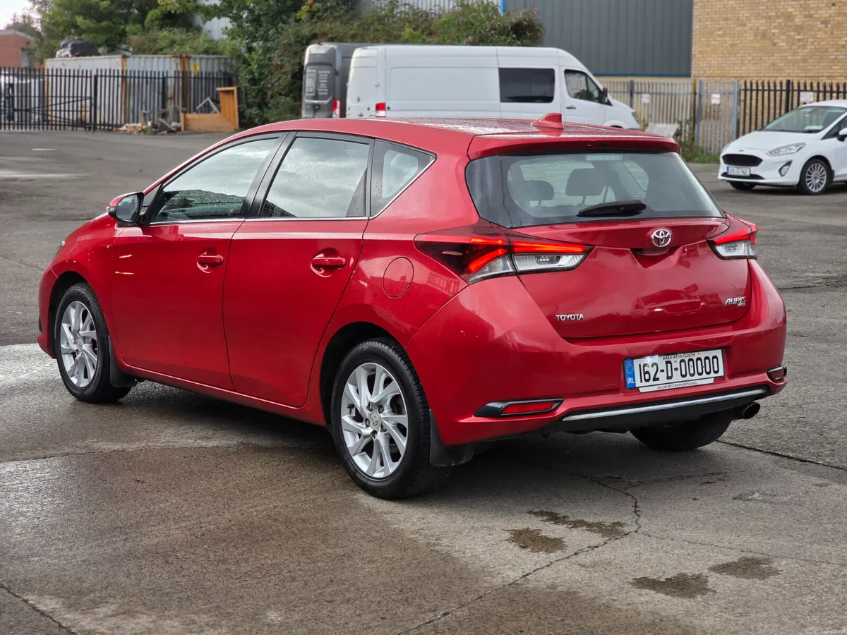 Toyota Auris 1.2T 5DR LUNA 4DR - Image 4