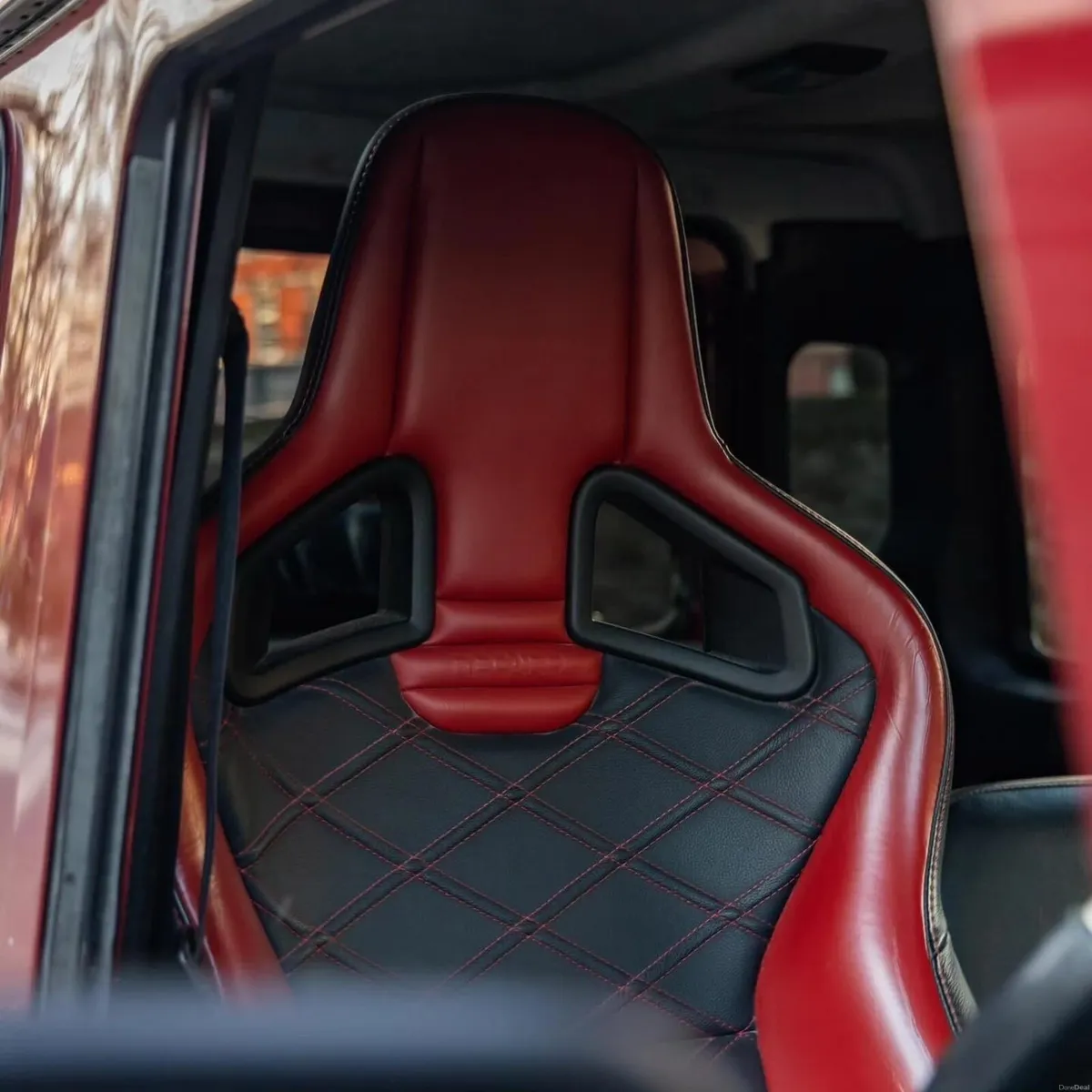 Land Rover Defender - Image 4