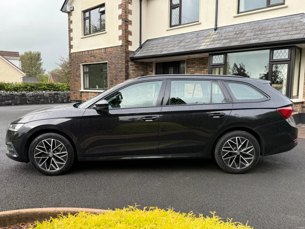 Now Reserved! Stunning 212 Skoda Octavia Estate! - Image 4