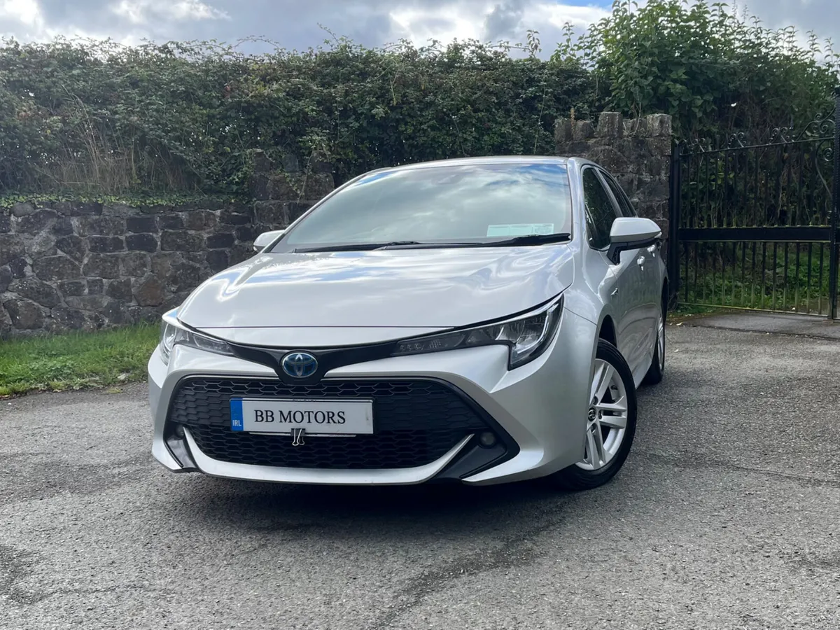 Toyota Corolla 1.8 Hybrid Luna Hatchback - Image 4