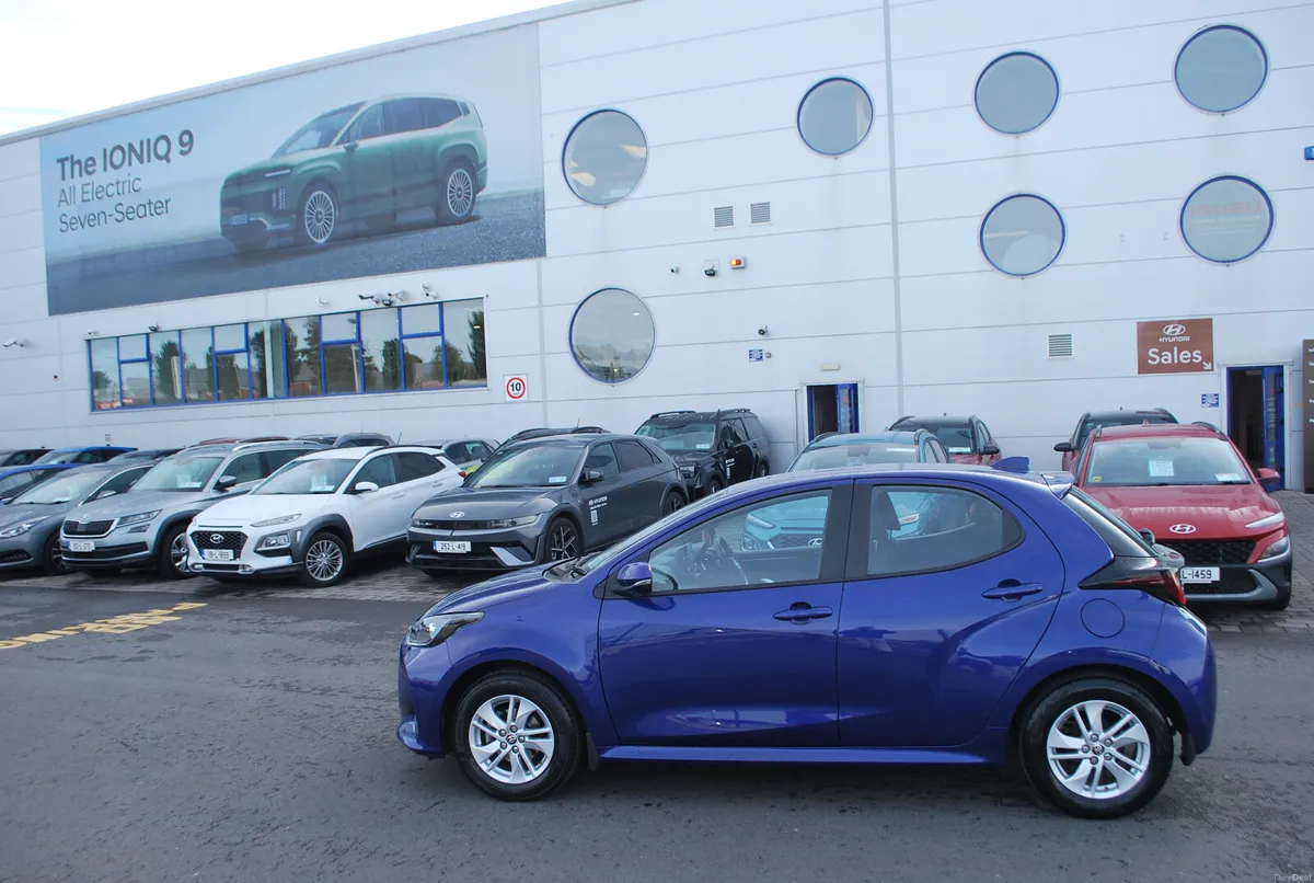 Toyota Yaris 2023 - Image 2