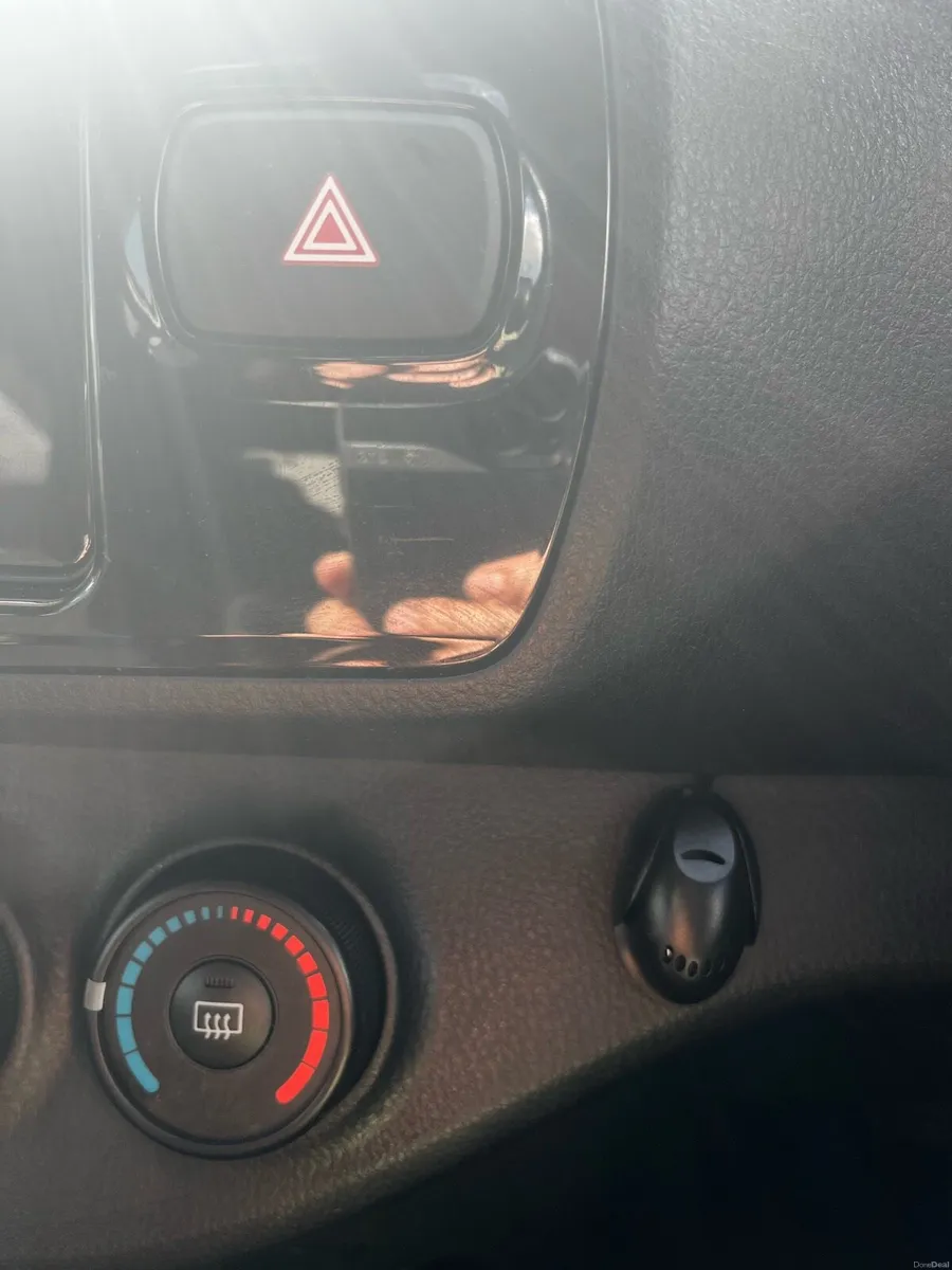 Toyota Vitz very low mileage with immobilizer - Image 4