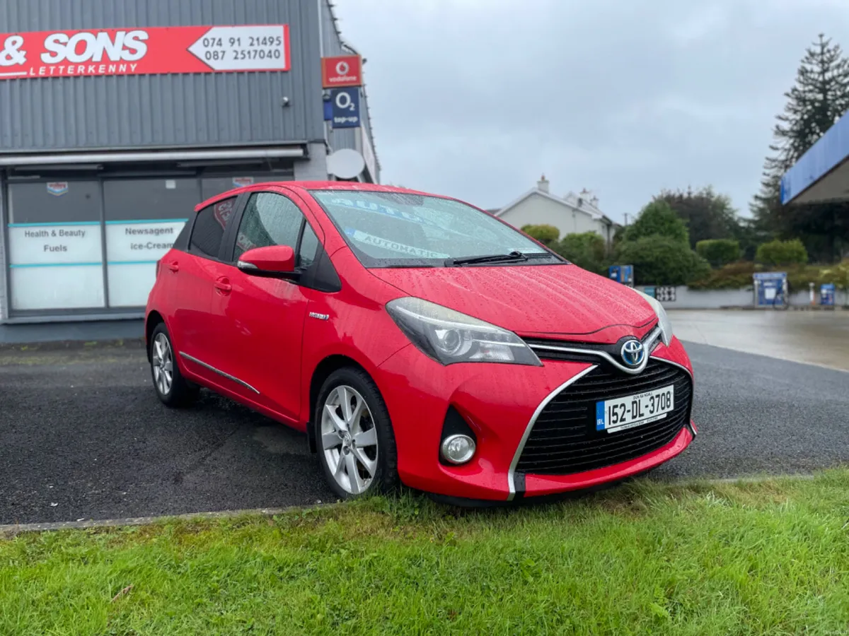 2015 Toyota Yaris Hybrid - Image 2