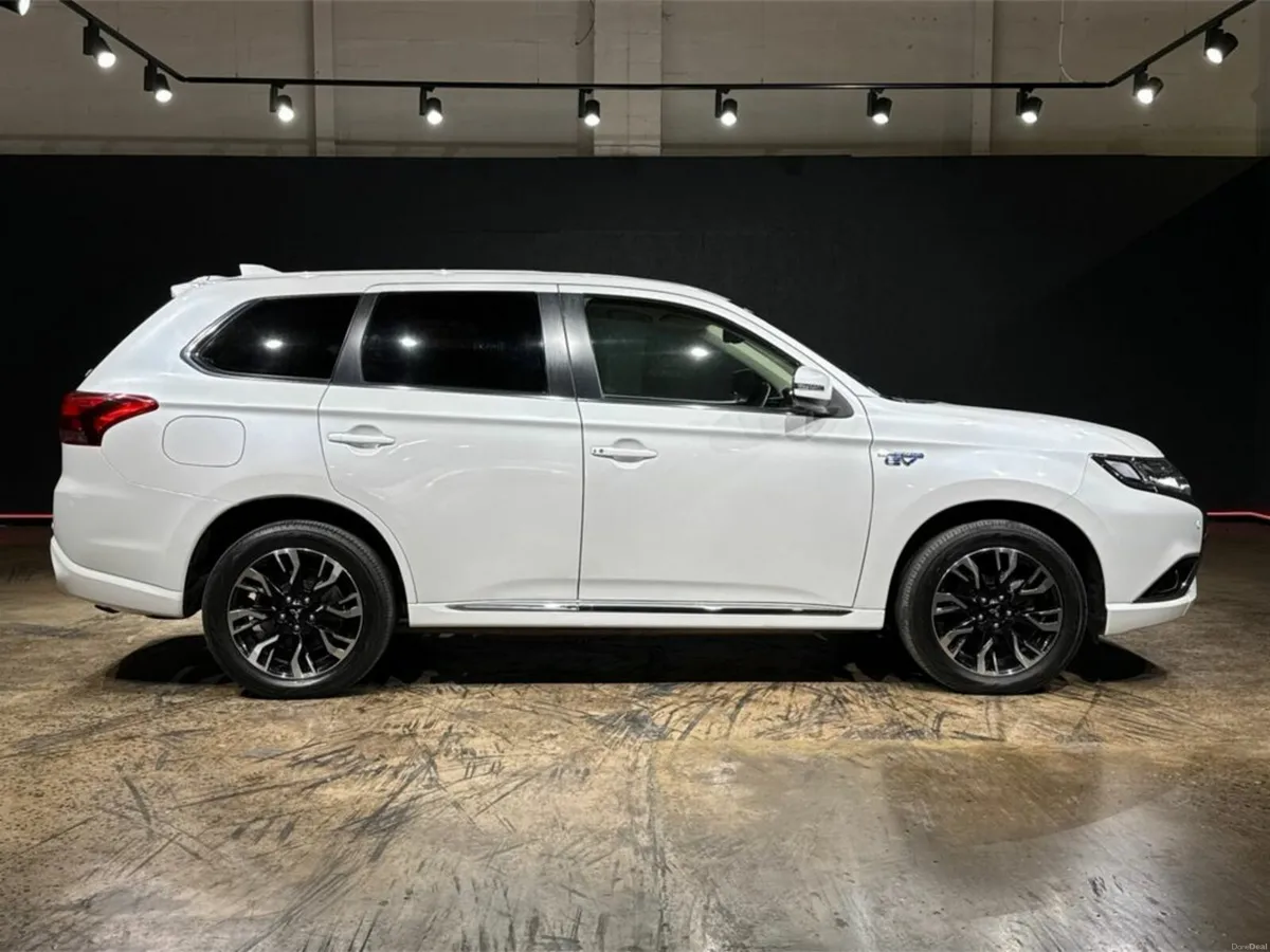 Mitsubishi Outlander BLACK HALF LEATHER - FACTORY - Image 3