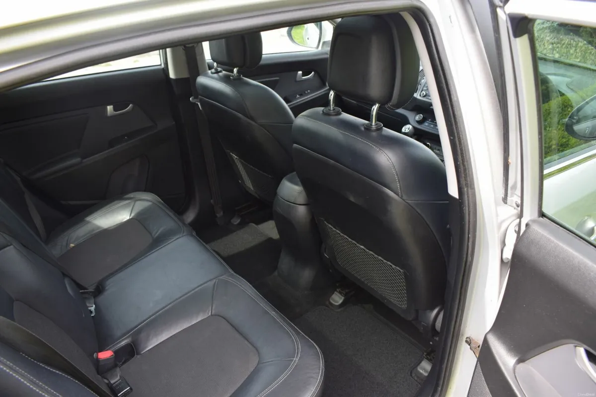 Kia Sportage 2011 - Image 2