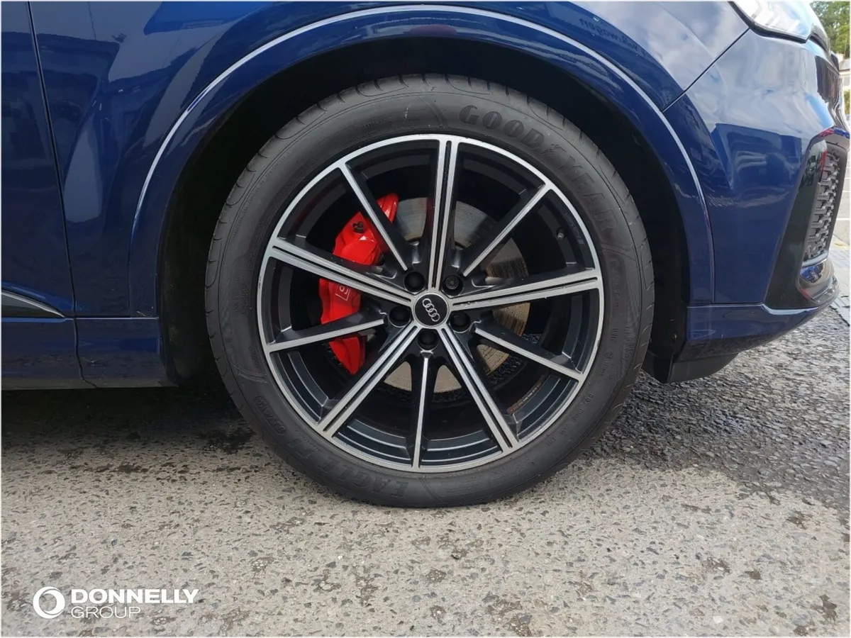Audi Q7 Diesel Estate Black Edition - Image 5