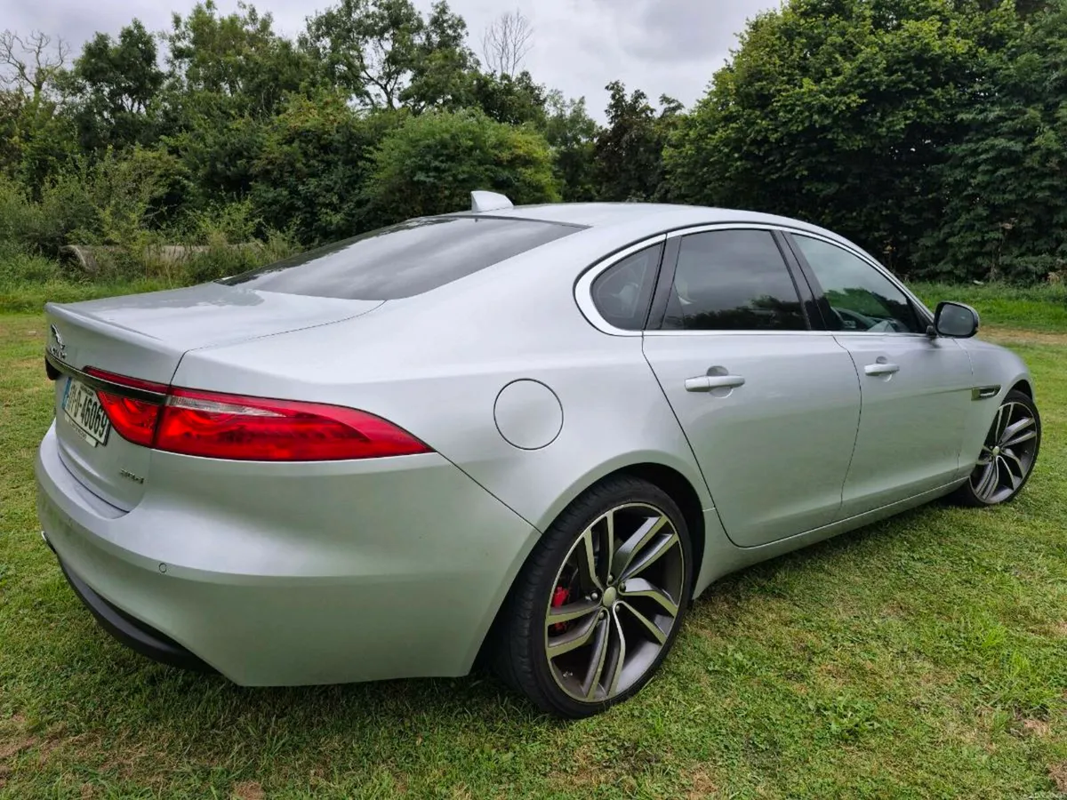 2017 Jaguar xf - Image 3