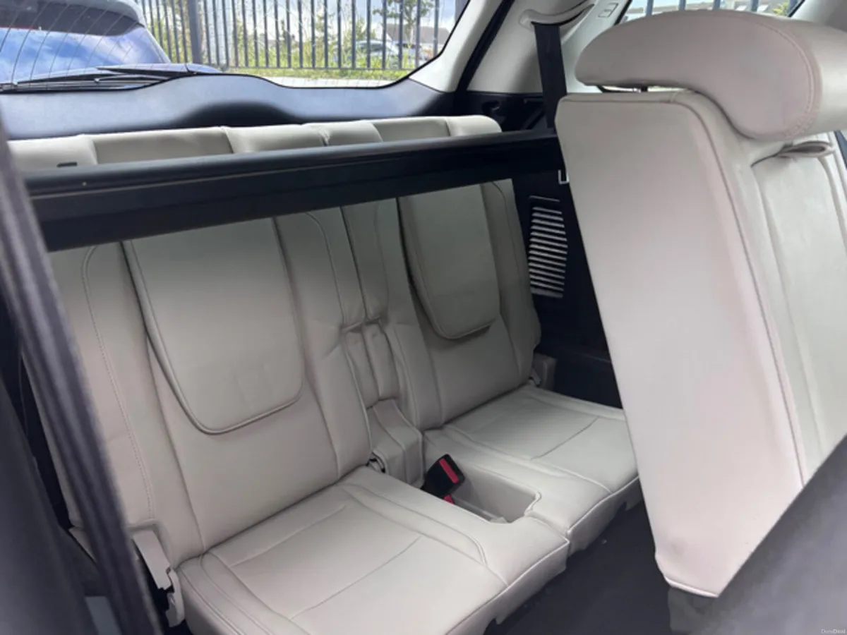 LAND ROVER DISCOVERY SPORT 2.0 D4E 7 SEATER - Image 6