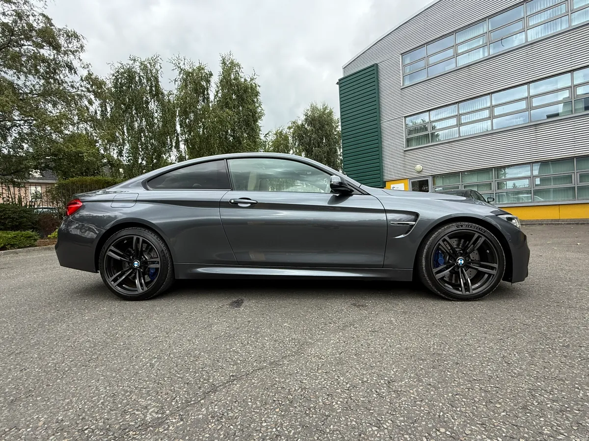 Bmw M4 Coupe 3.0 DCT Shadow Edition - Image 3
