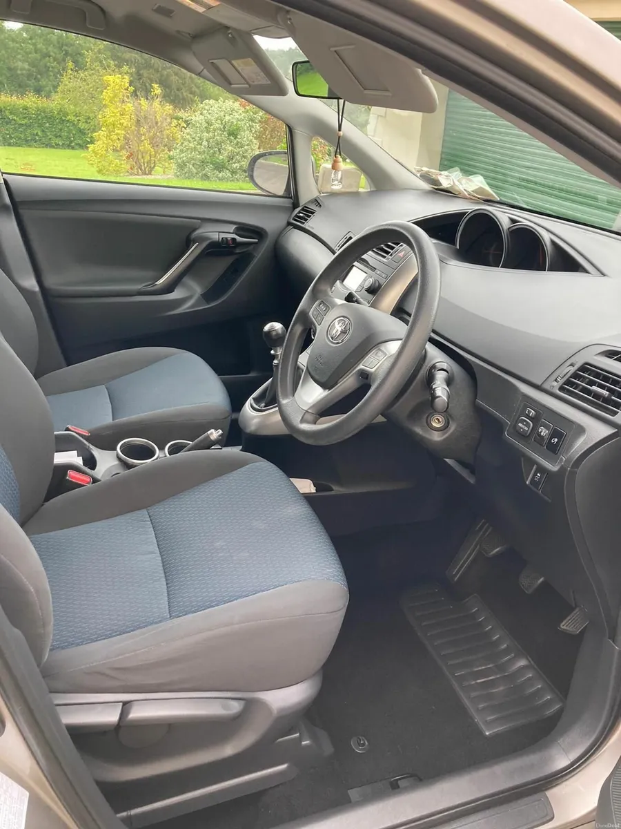 Toyota Corolla Verso - Image 3