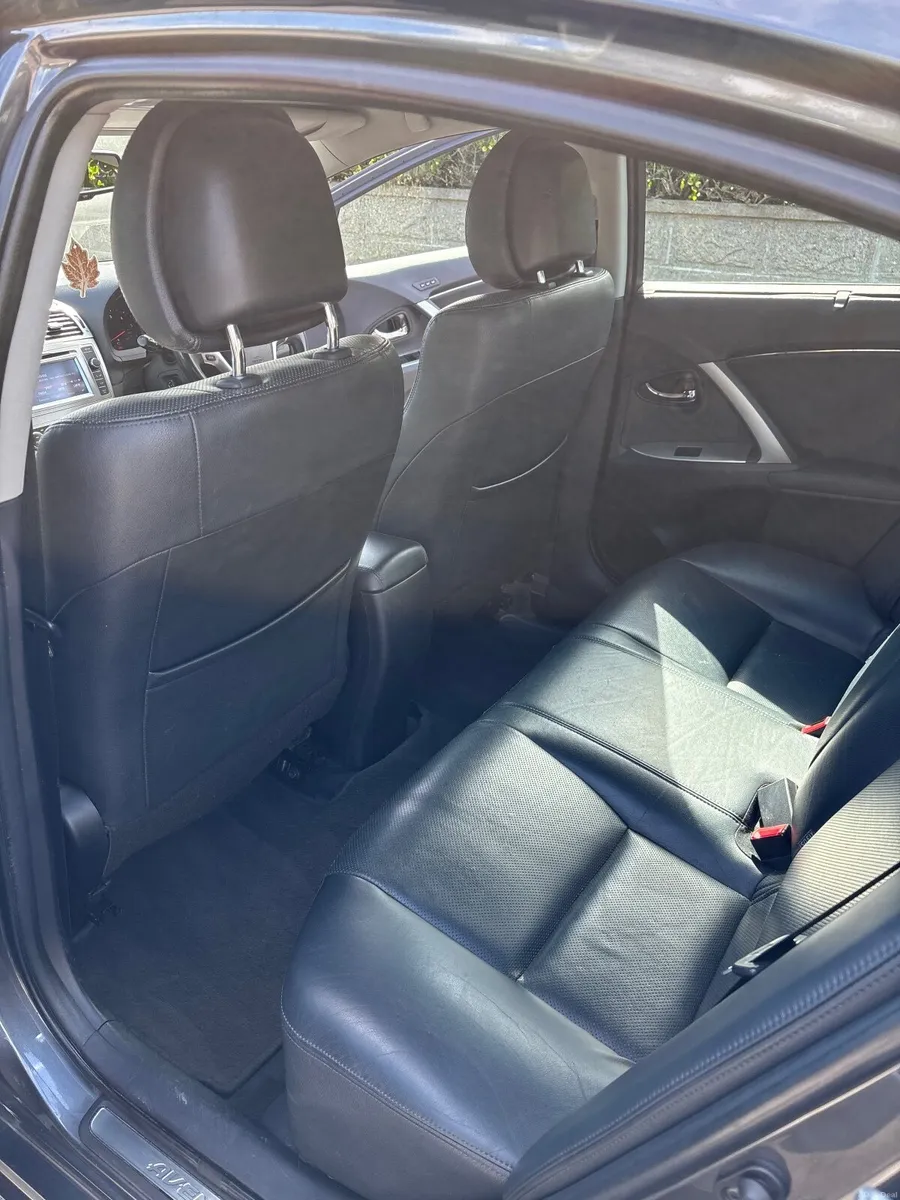 Toyota Avensis 2015 - Image 2