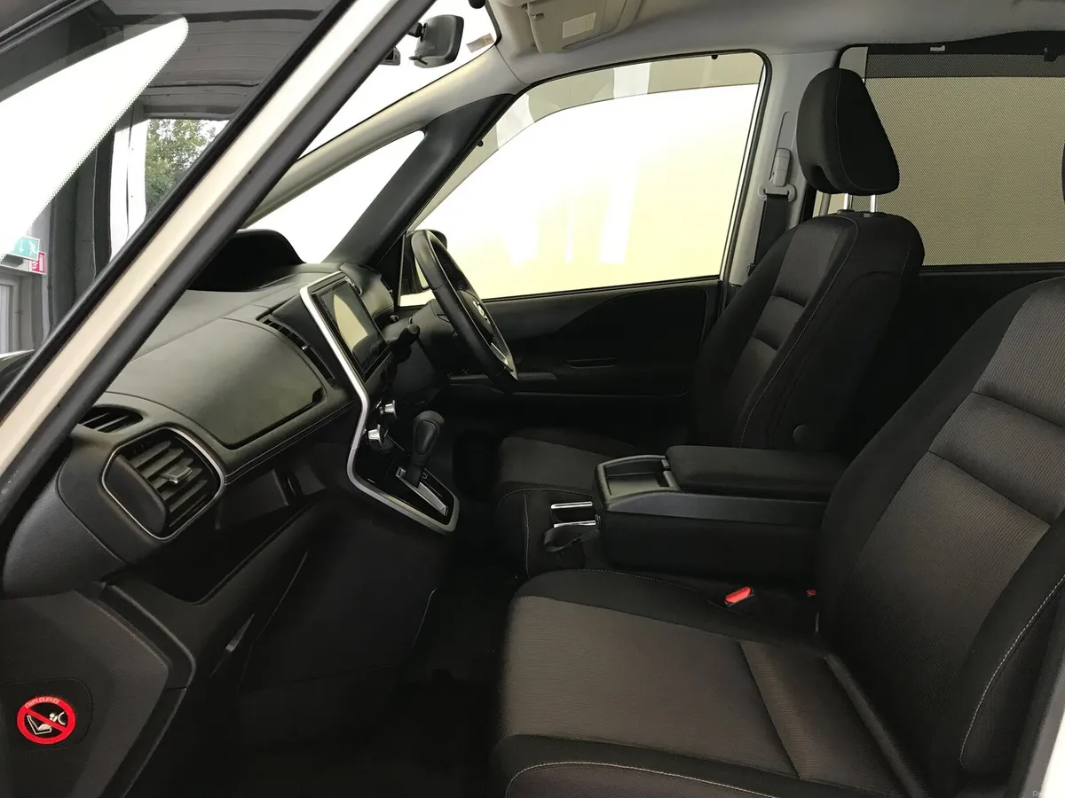 8 Seater Auto Nissan Serena 2017 - Image 3