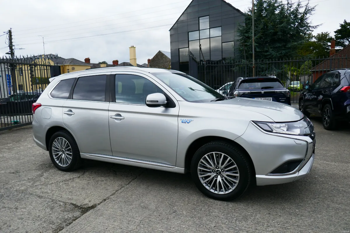 201, MITSUBISHI OUTLANDER PHEV 2.4 DYNAMICS - Image 2