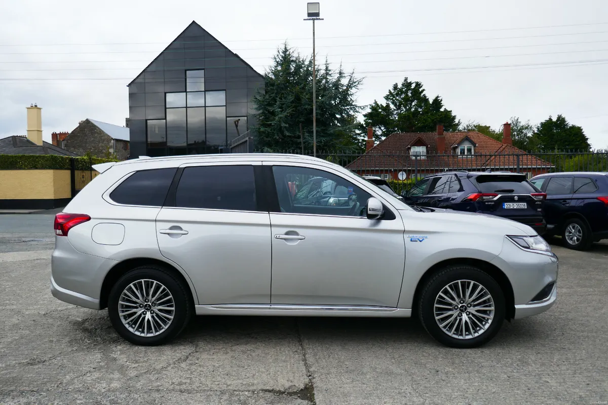 201, MITSUBISHI OUTLANDER PHEV 2.4 DYNAMICS - Image 3