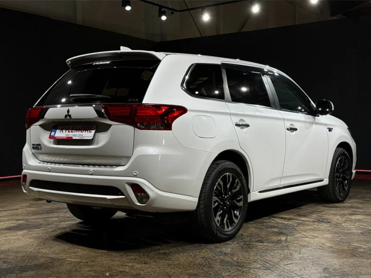 Mitsubishi Outlander PHEV PLUG IN HYBRID SUV - BLA - Image 4