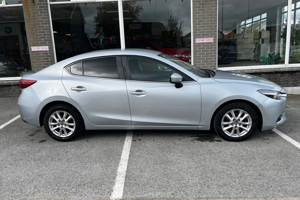 Mazda3 1.5P 100PS EXECUTIVE SE - Image 2