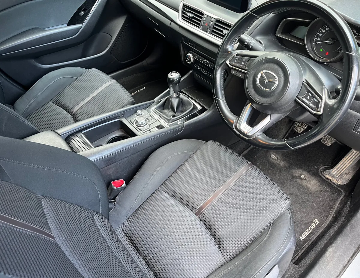 Mazda3 1.5P 100PS EXECUTIVE SE - Image 4