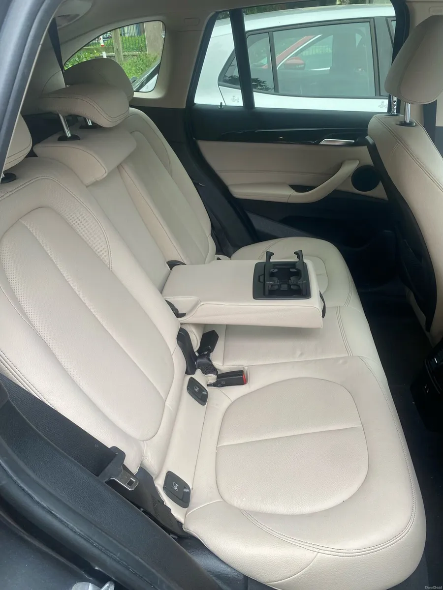 BMW X1 XDrive 25e 1.5L PHEV w BMW Warranty - Image 4