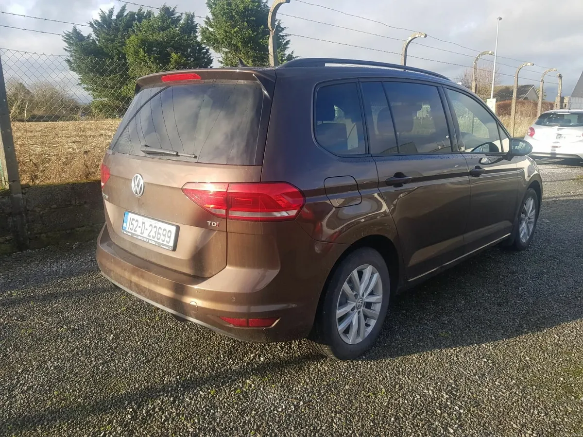 Touran. Panoramic Sunroof, Sat Nav - Image 3