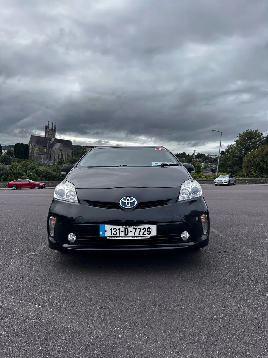 Toyota Prius 3 - Image 2