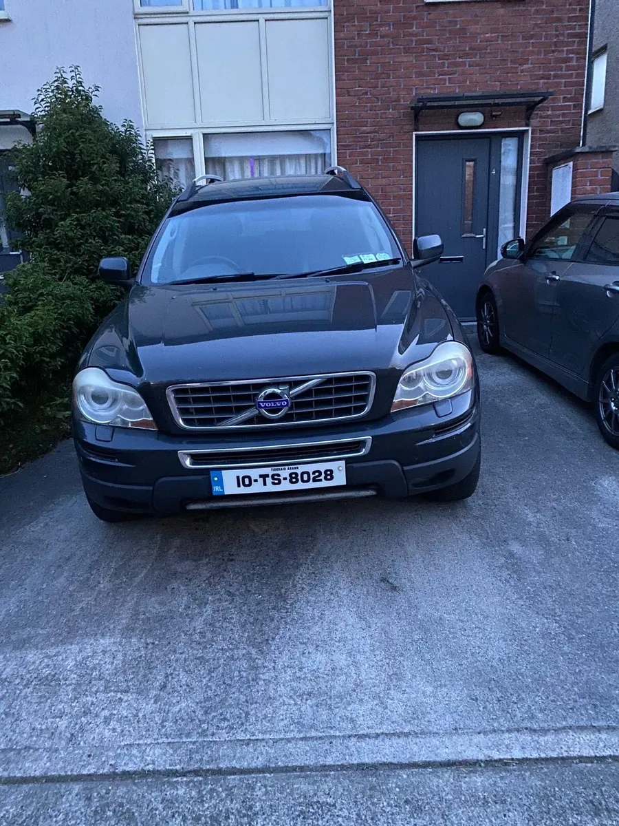 Volvo XC90 2010 - Image 1