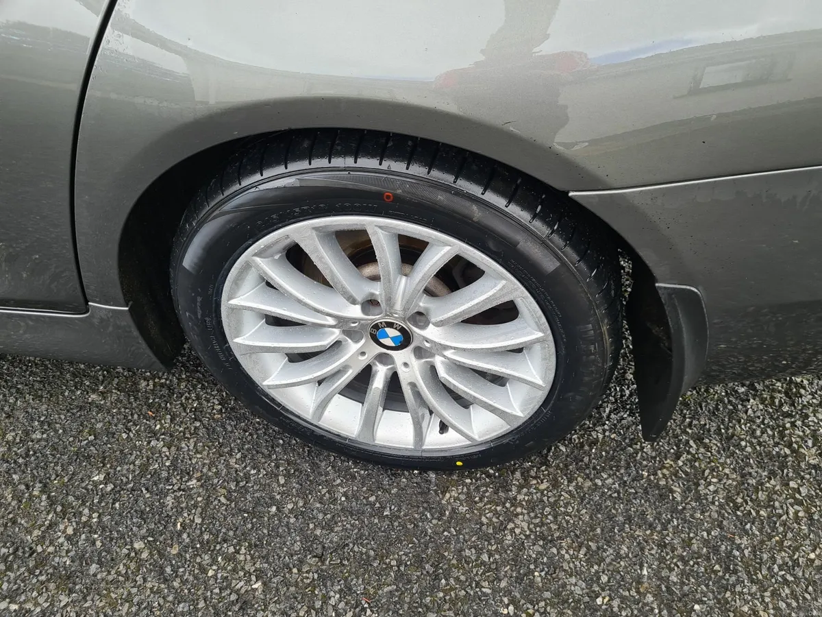BMW 5-Series 2014 in excellent condition - Image 4