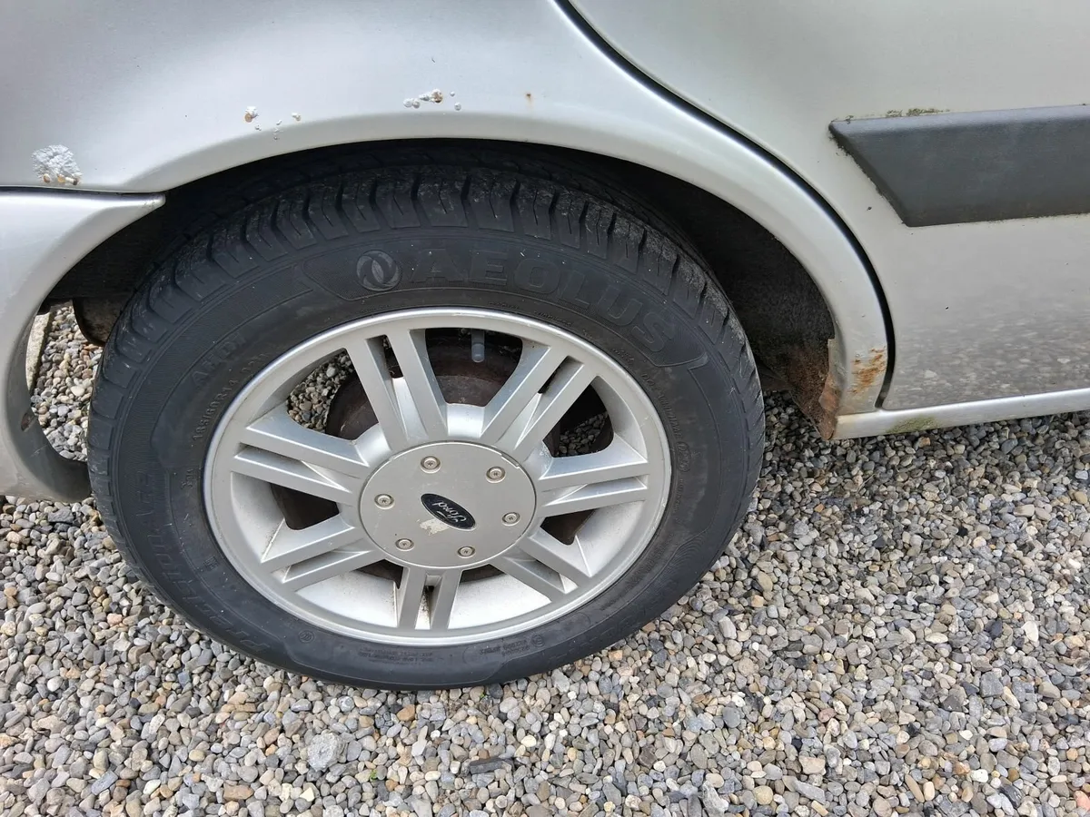 Ford Fiesta 2000 - Image 2