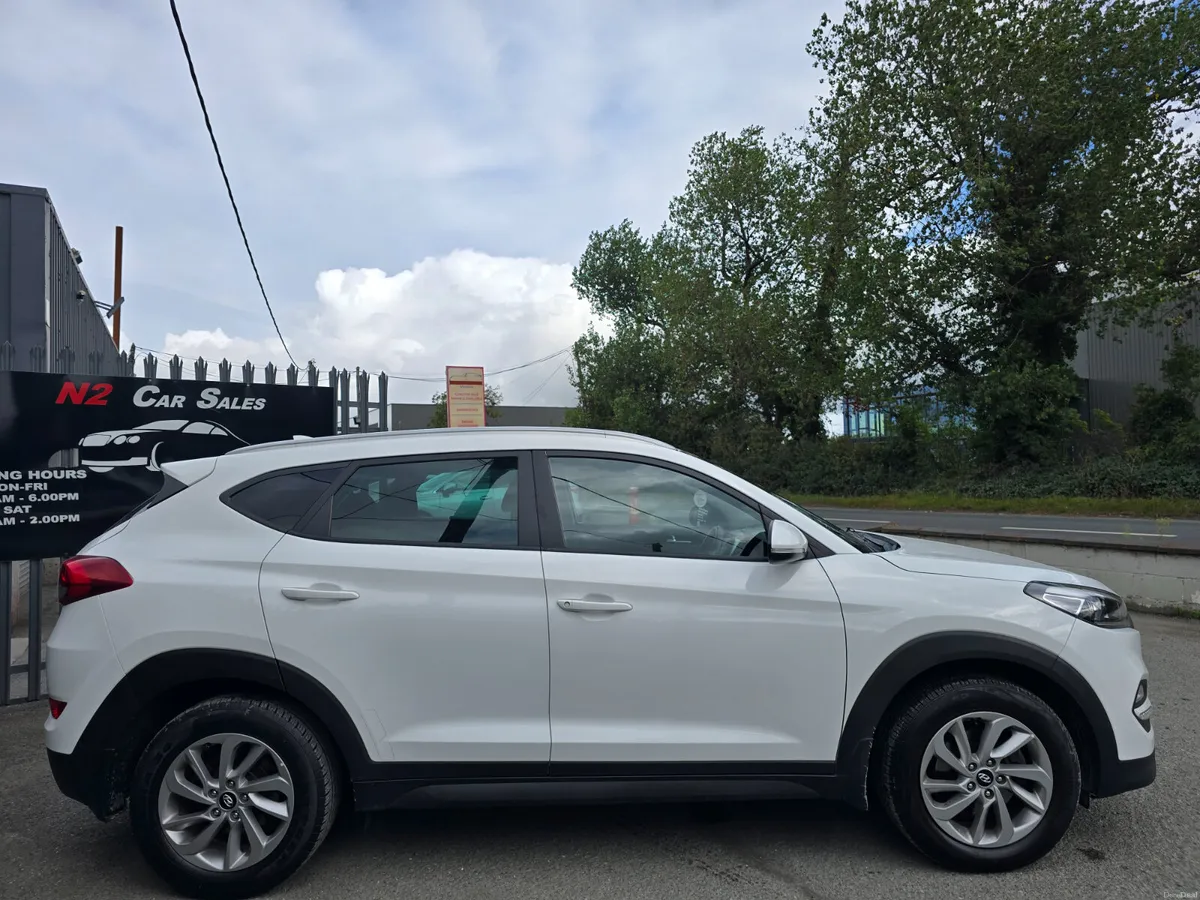 171 Hyundai Tucson 1.7d Executive,LOW MILES,NEW NC - Image 3