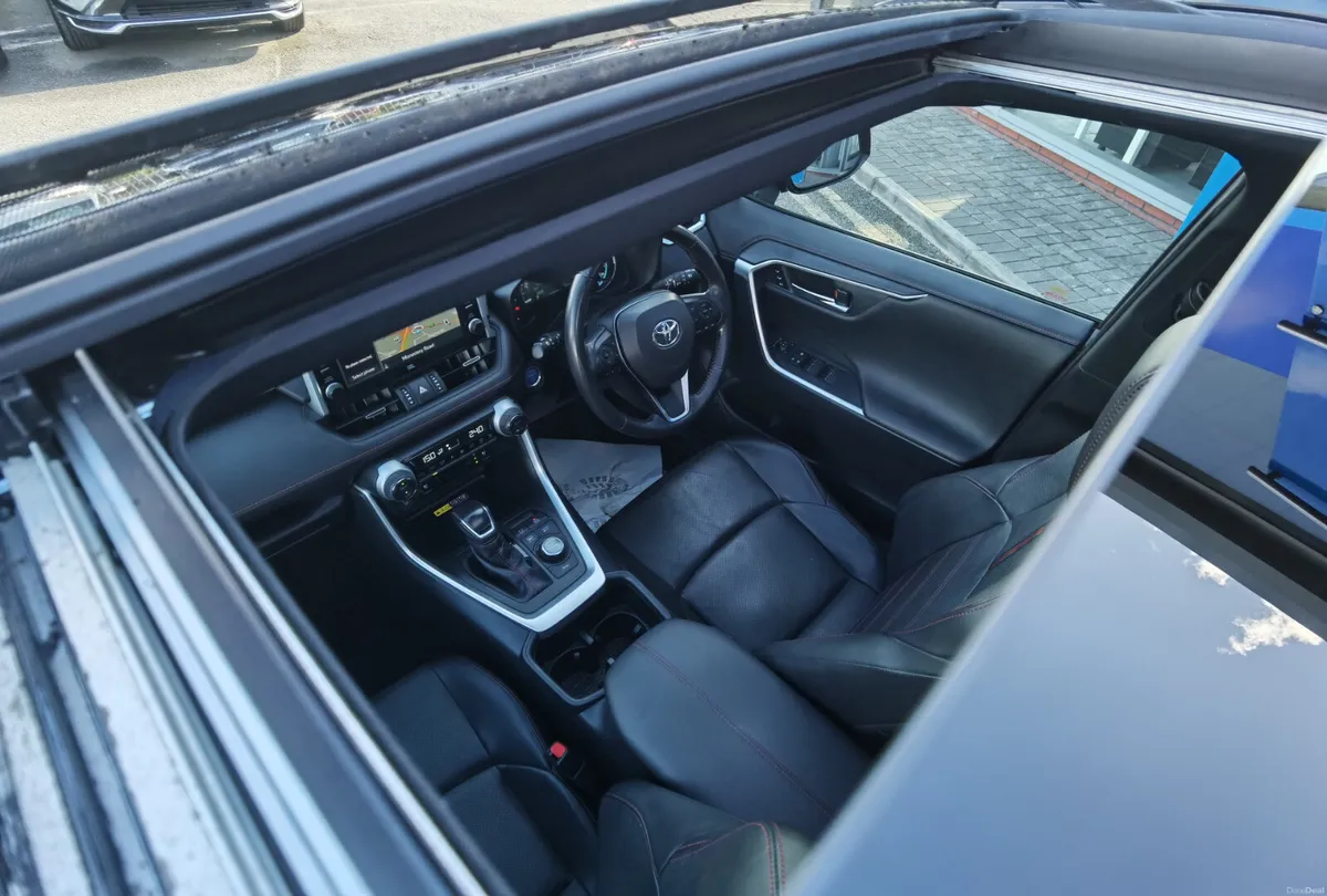 TOYOTA RAV4 2.5 DYNAMIC PREMIUM *SUNROOF* AWD AUTO - Image 2