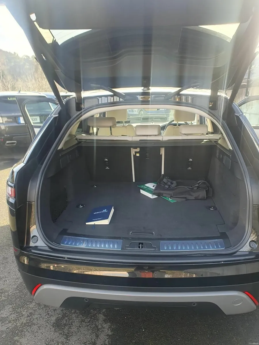 Land Rover Range Rover Velar 2023 - Image 4