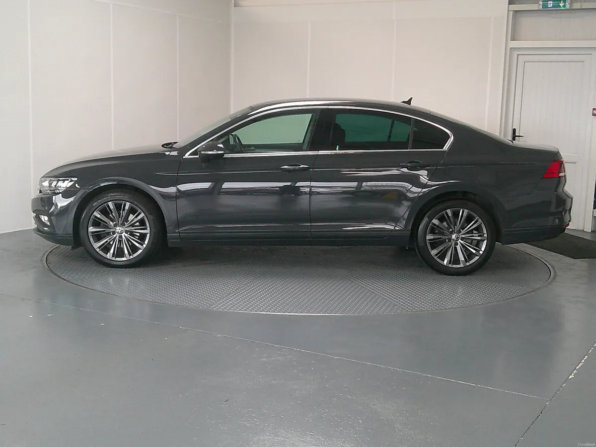 Volkswagen Passat 2021 - Image 4