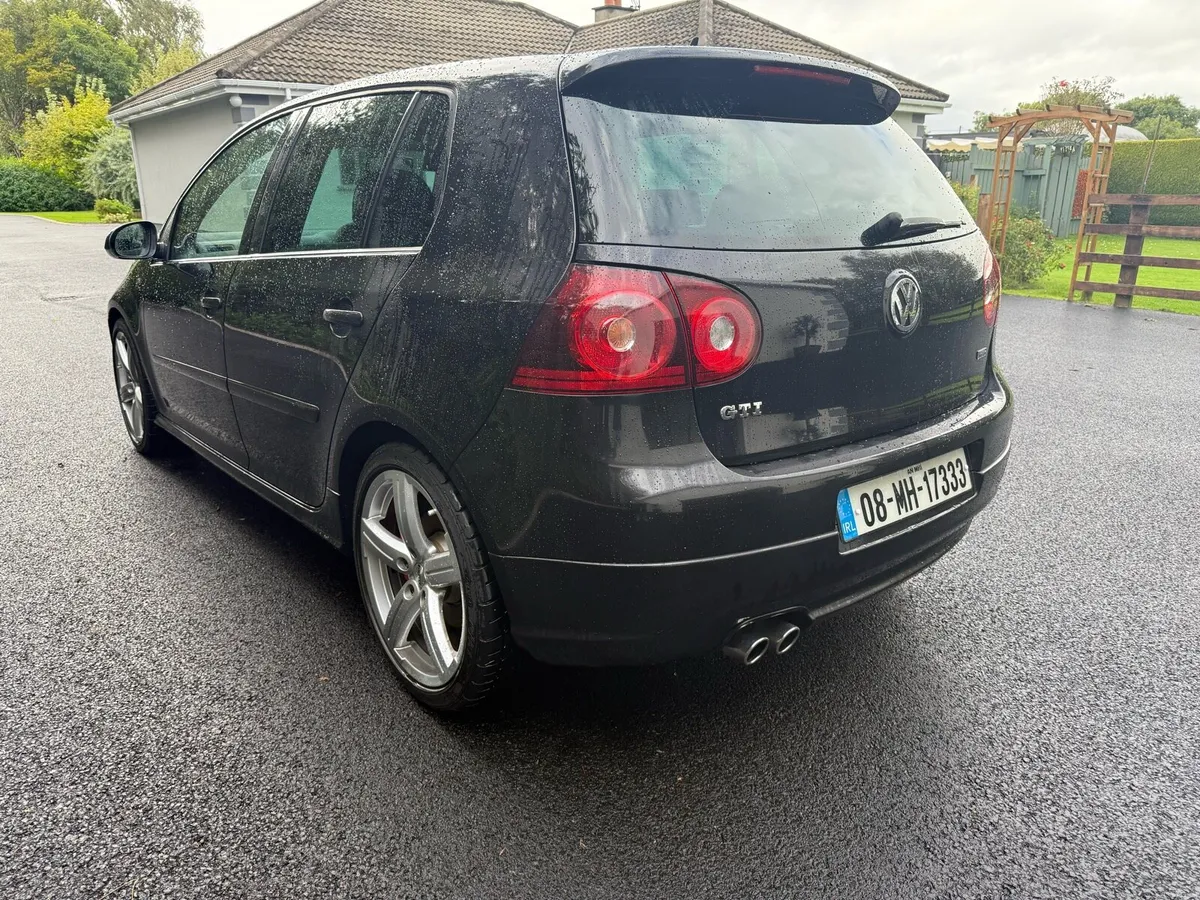 Volkswagen Golf GTI Pirelli - Image 4