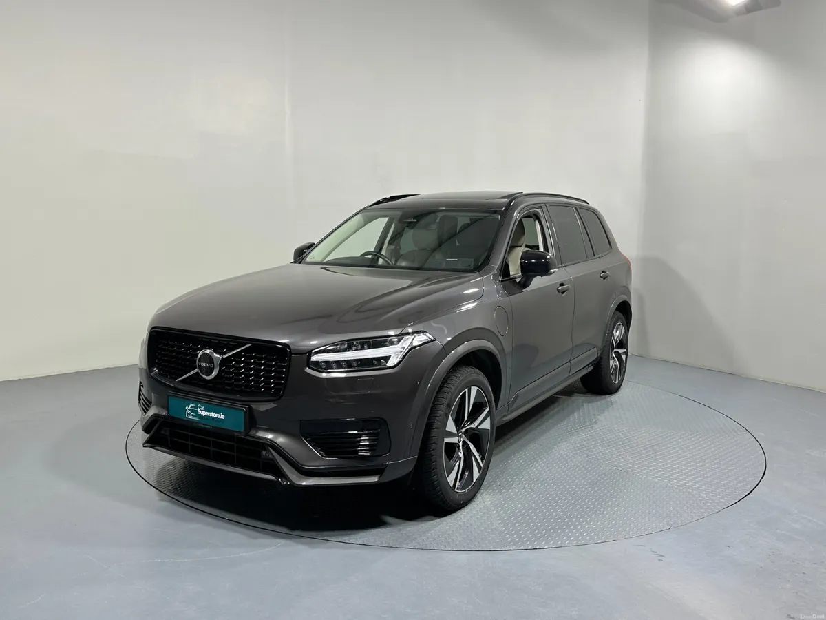 Volvo XC90 Dark Theme AWD 7 Seater 231 - Image 3