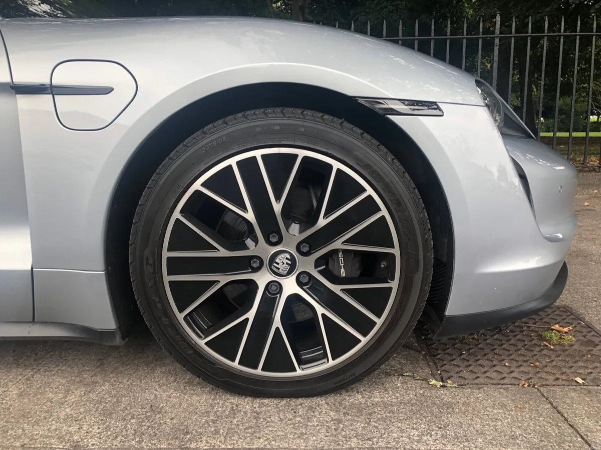 2021 PORSCHE TAYCAN PAN ROOF 93kwh - Image 4