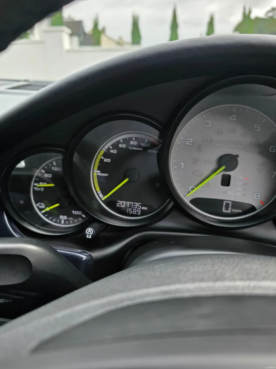 Porsche Panamera PlugIn Hybrid 2015 - Image 3