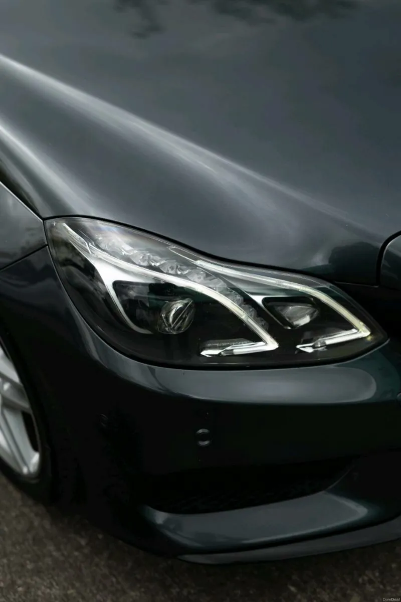 Mercedes E300 Hybrid - Premium+ - Image 3