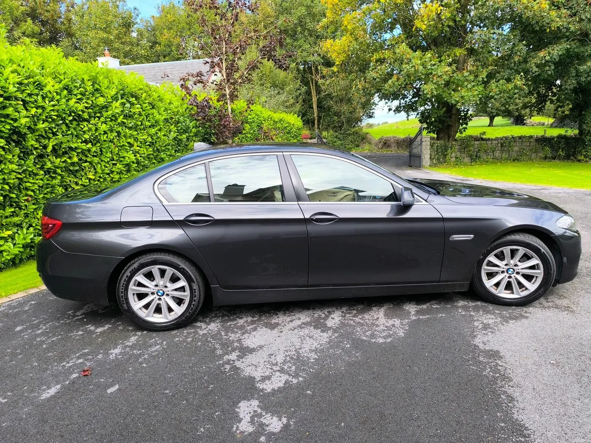BMW 5-Series 2014 Saloon - Image 2
