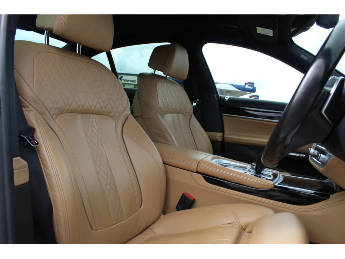 BMW 7-Series 730D M SPORT  *Sunroof* - Image 6