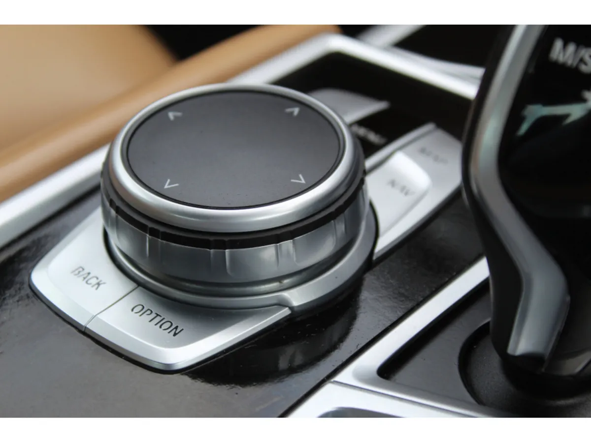 BMW 7-Series 730D M SPORT  *Sunroof* - Image 4