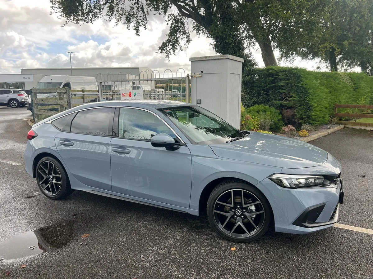 Honda Civic e:HEV Advance 2025 - Image 3