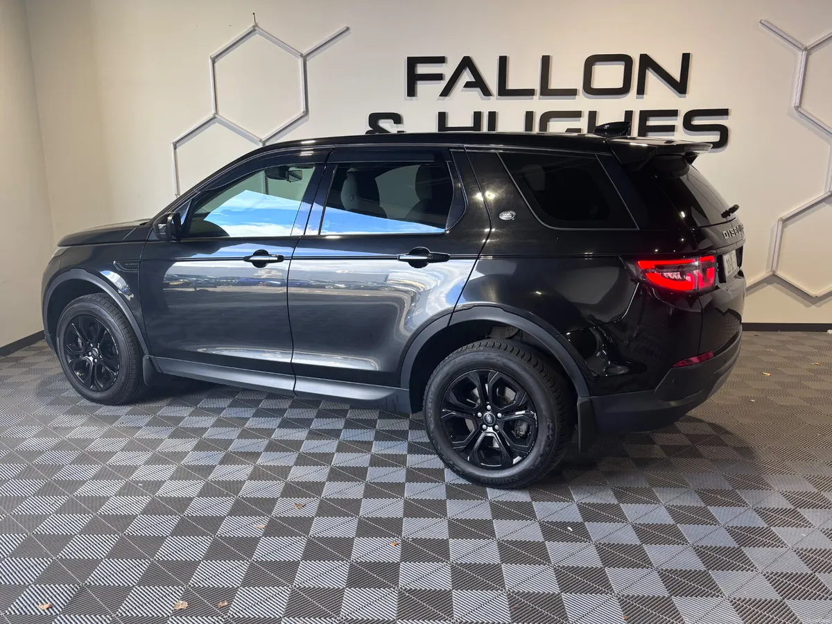 LAND ROVER DISCOVERY SPORT 2.0 D4E 7 SEATER - Image 4